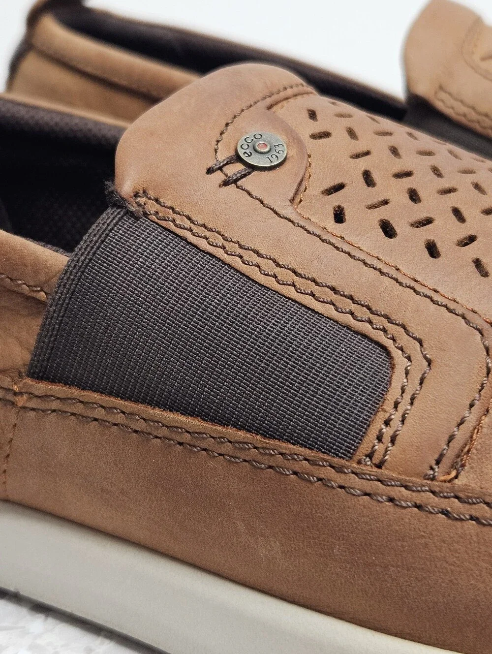 ECCO 1963 Collin Perforated Leather Slip On Shoes Mens Size: 10 Brown Comfort - Picture 5 of 14